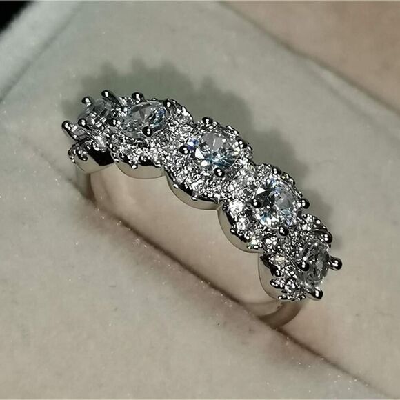 Round Zircon Engagement Ring Trendy White Crystal Stone Silvery Rings Size 8.5 - Picture 9 of 14